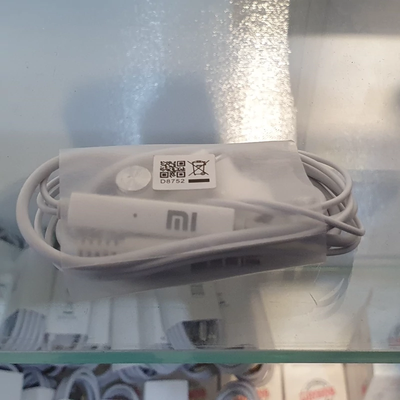 هندزفری شیائومی با کیفیت صدا بیست عالی بشرط تست و با کارکرد دکمه قطع و وصل